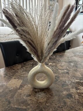 Gold Vase with natural dried pampas